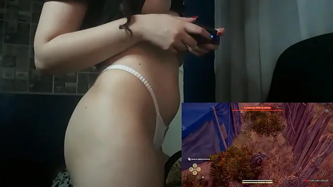 Amateur teen self-pleasures her wet pussy and big ass