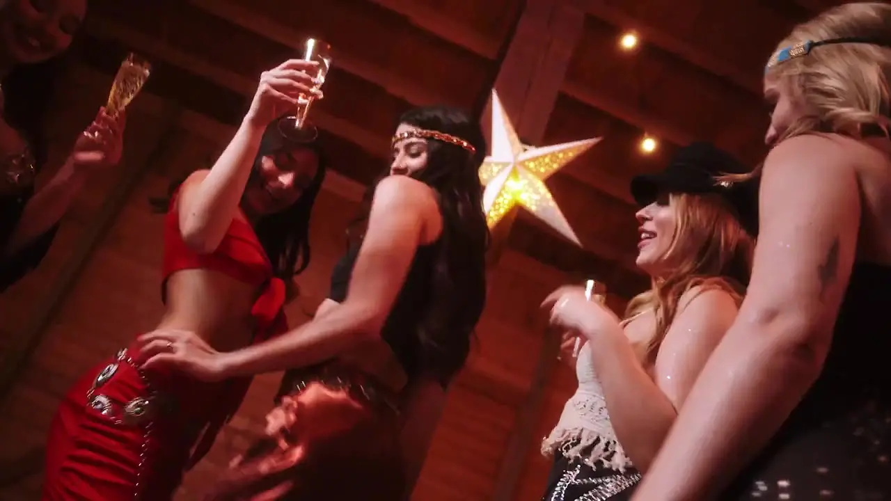 5 Hot Babes Get Wild at Villa Party