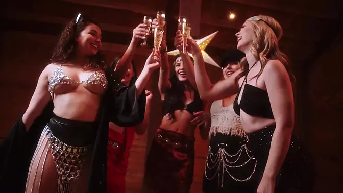 5 Hot Babes Get Wild at Villa Party