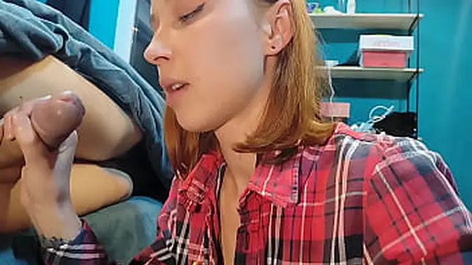 Stepbrother's surprise: slutty stepsis deep throats and cums on her face