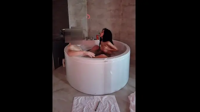 Dirty sex in the jacuzzi