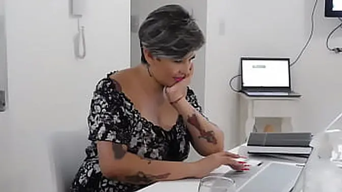 Hot MILF gives deepthroat and hardcore blowjob to her secret lover