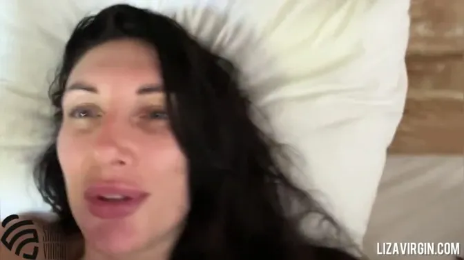 Amateur MILF slobbers on cock and jacks him off in homemade sex tape