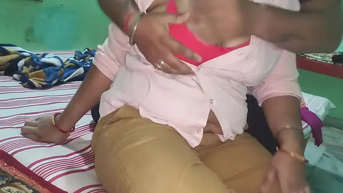 College Ki Friend ko Ghar Bulakr Akele me Choda