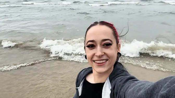 Amateur wife gets big cock creampied