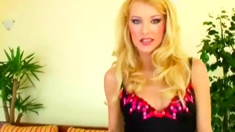 Blonde bombshell's sinful solo sesh features her succulent booty getting pounded