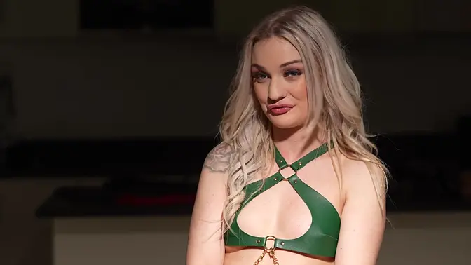 Miss Doggystyle takes a hard pounding from behind