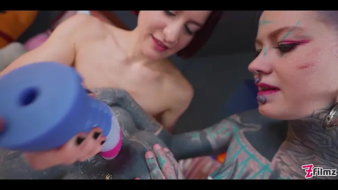 Anuskatzz, Missflora, And Lilylu Have Some Cosplay Anal Fisting Fun