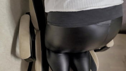 Boss gets BBW booty babe's massive booty and spews semen on plump tits