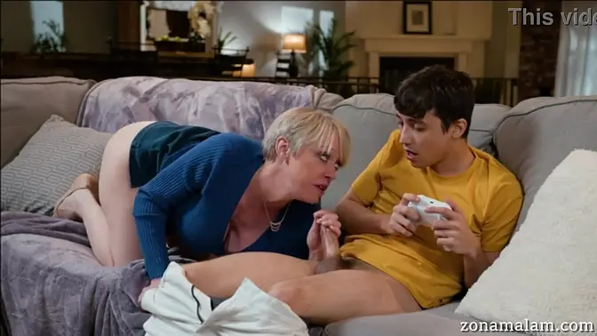 Sexy MILF Dee Williams gives a handjob and rides cock in cowgirl