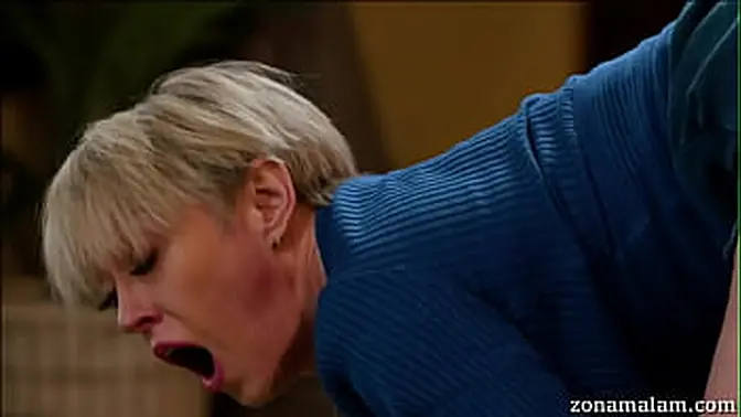 Sexy MILF Dee Williams gives a handjob and rides cock in cowgirl