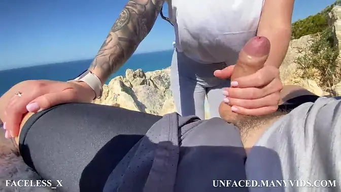 Blonde bitch deepthroats massive cock then gets doggy pounded outside