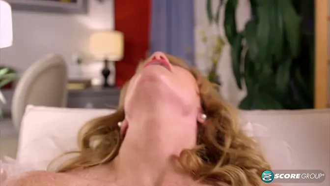 Deep-fingering Mother Of Three