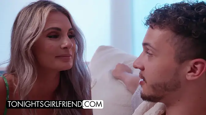 Tattooed Blonde Porn Star Mandy Rhea blows fan's mind