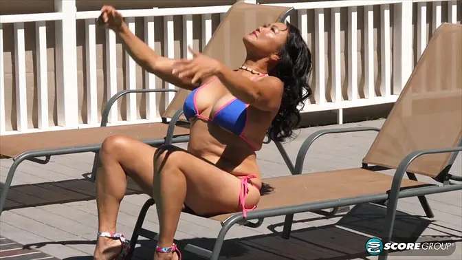 Thai MILF gives mouthwatering blowjob