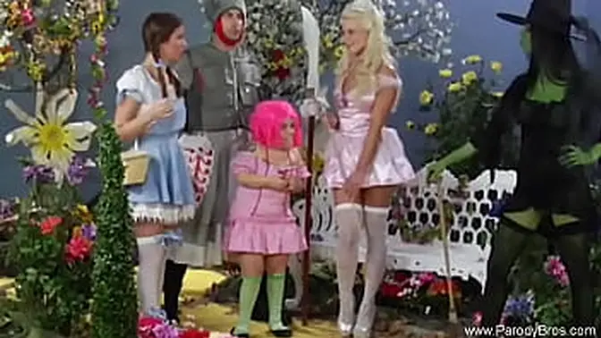 Classic TV Show: Teen MILF gives funny handjob and seductive blow at gym