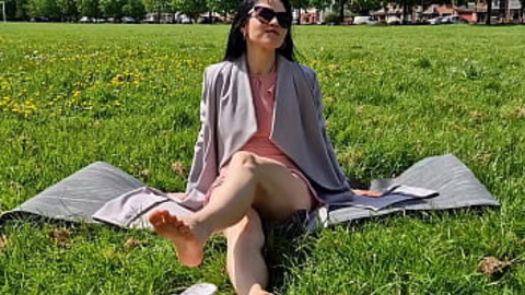 Blond Bombshell Whips Out Pube & Takes a Squat Pee in Park