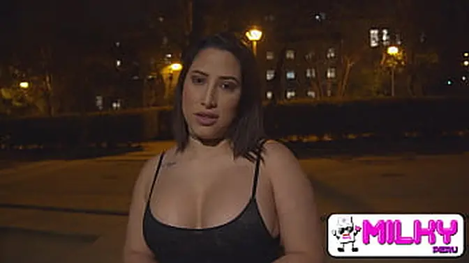 Venezuelan beauty gives cock a suck in the park