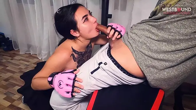 Busty girl gets intimate boxing lesson from muscle-bound stud