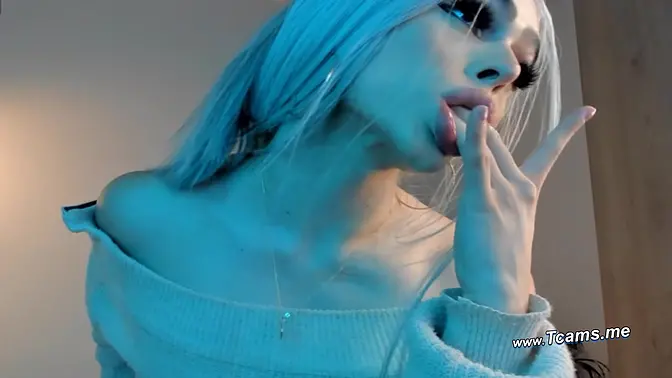 TS seductress shows off sexy ass and feet