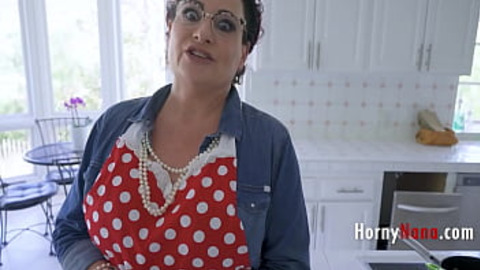 StepGrandma Demonstrates Her Naughty😈 Techniques