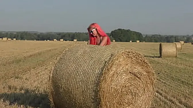 Pink-haired slut shows off in sexy bikini and hay roll