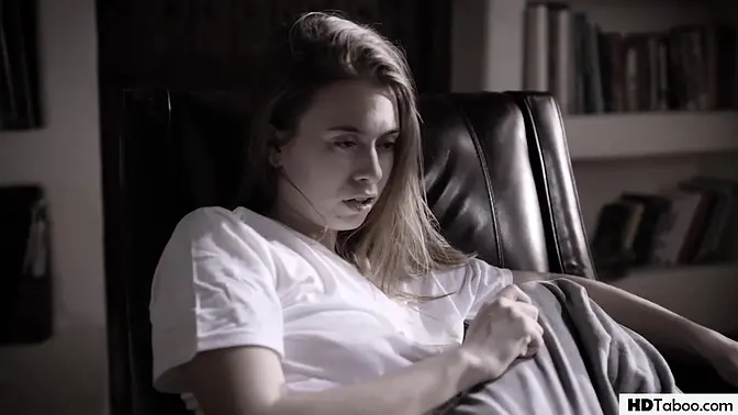 Pervert Psychiatrist Fucks A Sick Young Babe - Jill Kassidy