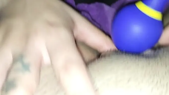 Colombian MILF stepsister gives pink pussy pleasure