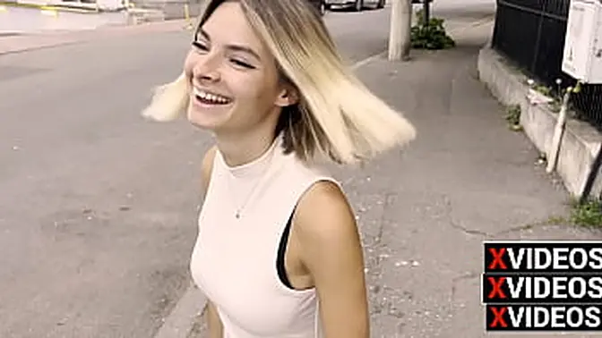 Amateur teen and Italian beauty fuck in hotel room