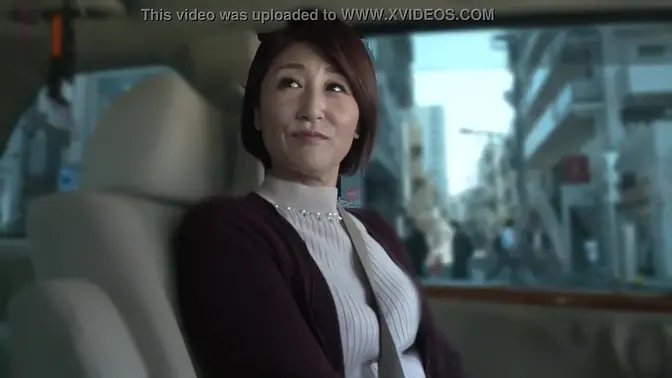 Celebrity MILF cheats on hubby with Asian teen in wild threesome