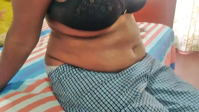 Naughty stepmom with a round, bouncing ass