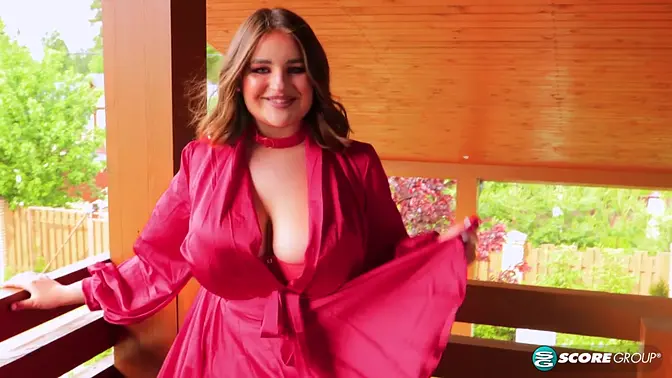 Molly Evans takes a Valentine's surprise with a creampie