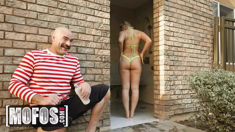 Charles Dera gets off on Harley King's butt🍑 play, loses control to ravage her