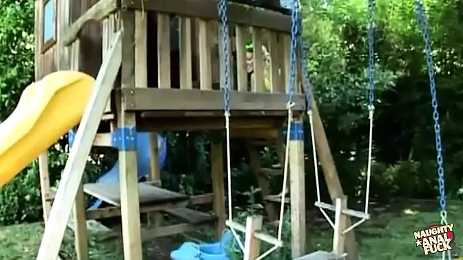 Hot boss plows blonde cutie's ass before the meeting