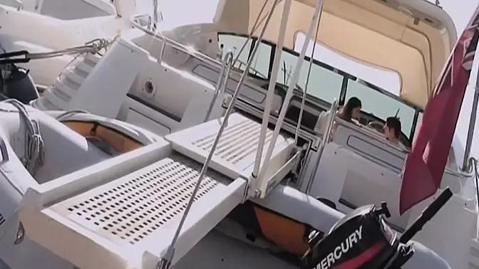 This amazing babe can handle 2 enormous peckers