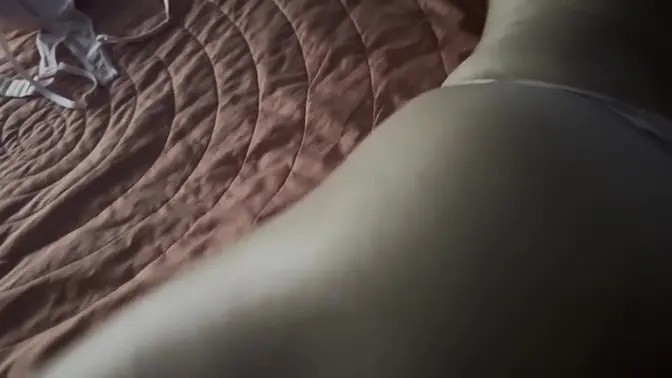 MILF screams while masturbates