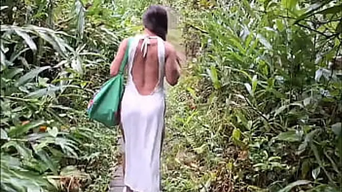 Gostosa milf gives blowjob and rides cock in the woods