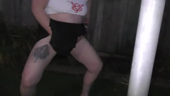 Tattooed MILF gets happy and drinks her lover's piss