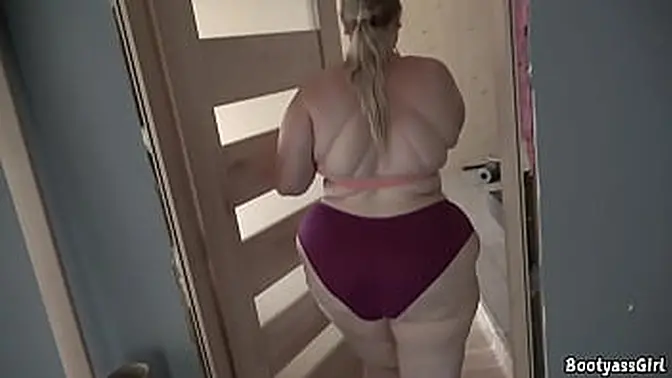 Chubby blonde gets her big booty fucked on the couch