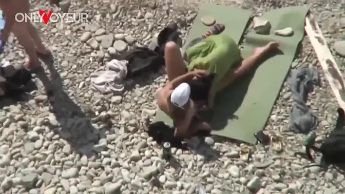 Amateur couple gets naughty in public on the beach