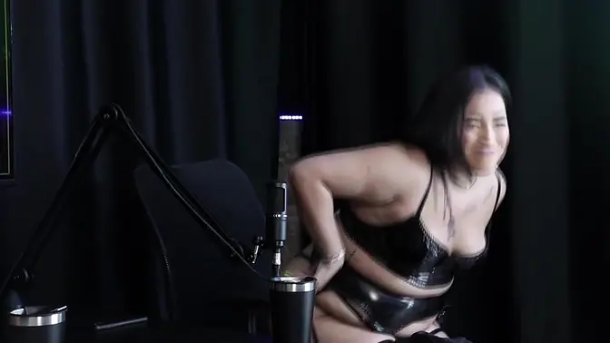 Brazilian beauty Pri Melancia stripped and moans for anal video