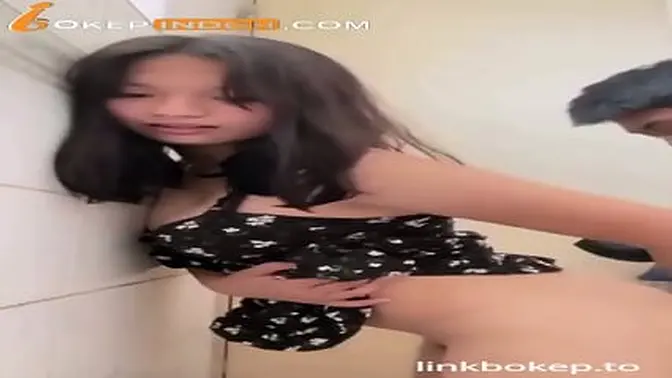 Steamy bathroom tryst with sultry sister