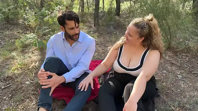 Alicieuse Finds Comfort In The Forest