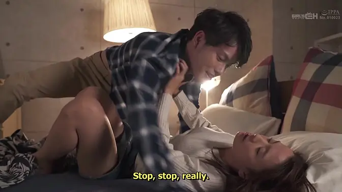 Hot guy gets body swapped into sexy woman