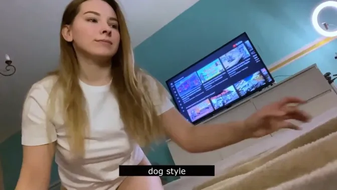 Sexy amateur chick gets her pussy wet and squirting