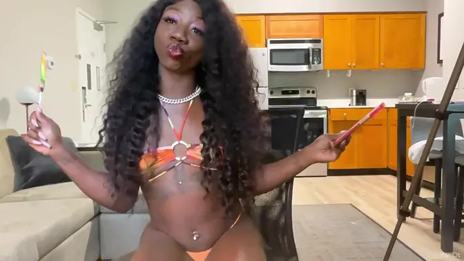 Ebony babe LOLA BLACK licks lollipop and wows with tattoos