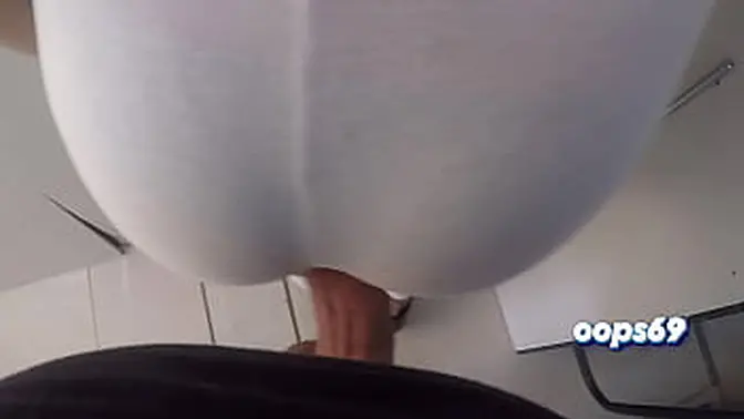 Railed by a stranger on a public train while grinding my ass🍑 on his dick🌭