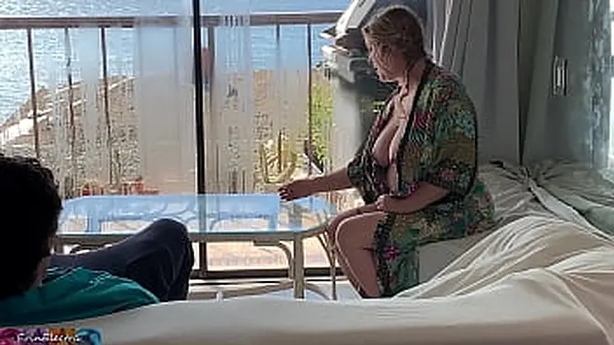 Sneaky boyfriend Screwed Sorrowful milf During Husband′s Long Absence