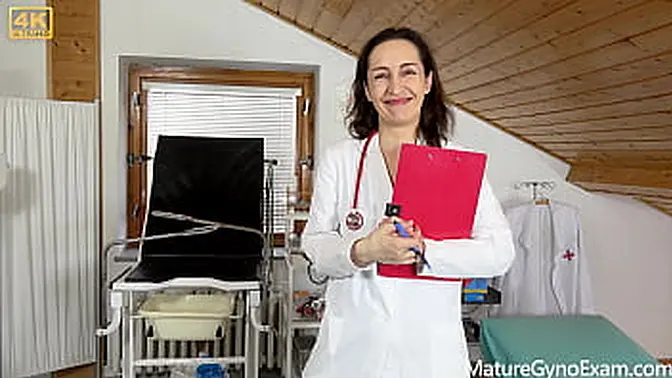 Hot MILF doctor Di Devi makes Foxy Rae cum in gyno chair