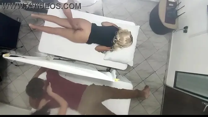 Latina masseuse seduces woman next to her husband